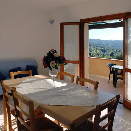 Holiday Homes *